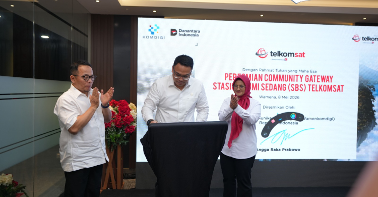 Resmikan Community Gateway  Telkom Perkuat Internet Papua