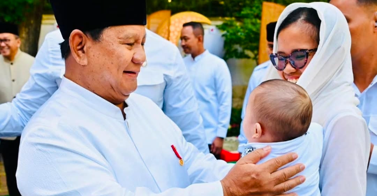 Salat Idul Adha  Presiden di Prancis  Wapres di Istiqlal