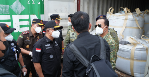 TNI AL Amankan 15 Kontainer Mineral Radioaktif Ilegal  Diserahkan ke Satgas PKH
