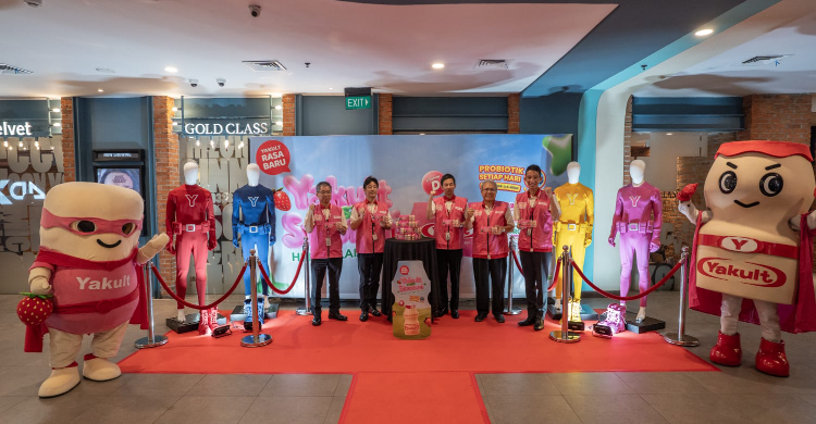 Yakult Luncurkan Varian Stroberi  Diperkaya Vitamin D