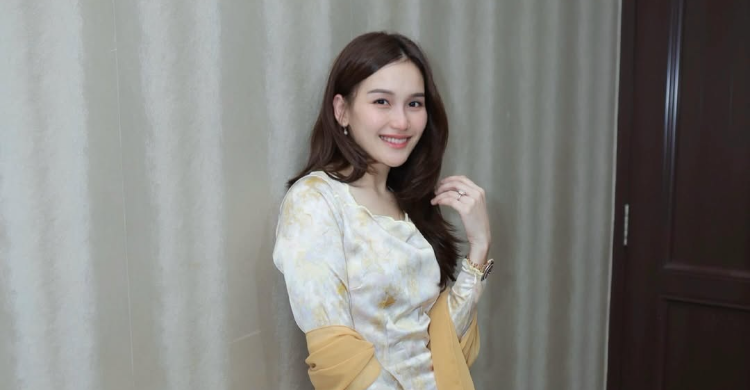 Ayu Ting Ting Terpikat Pesona Politikus Muda