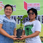 Dairi Prima Mineral Bagikan 1 400 Bibit Kopi dan Kemiri untuk Petani Dairi