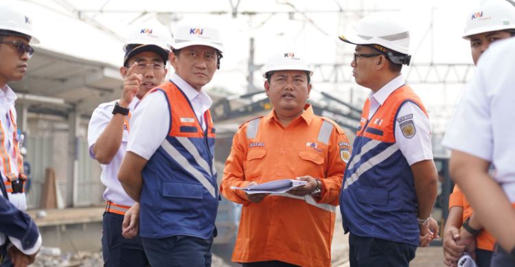 Dirut KAI Tinjau Pengembangan Stasiun Bogor Siapkan Operasional KRL 12 Kereta