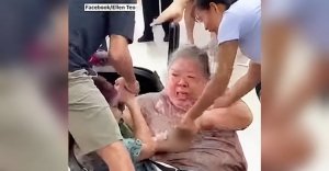 Dua Nenek Adu Jotos Di Kedai Kopi