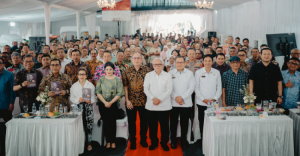 Edi Permadi Luncurkan Buku  Kisah Penjual Kacang Jadi Direktur