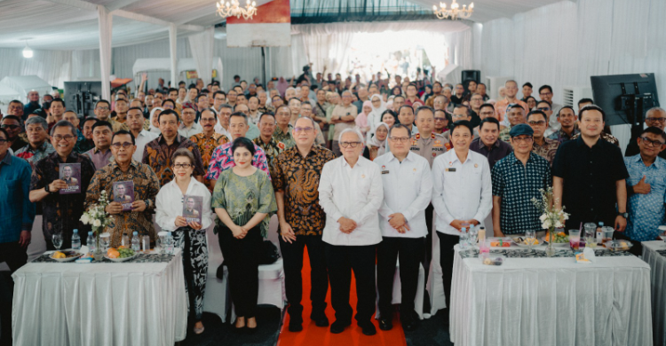 Edi Permadi Luncurkan Buku  Kisah Penjual Kacang Jadi Direktur