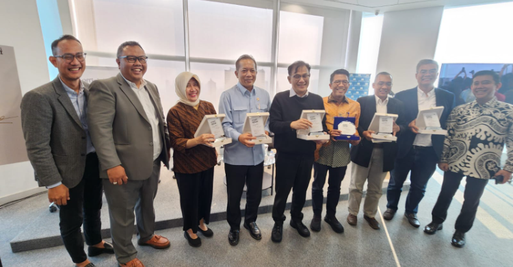 Gambarkan Konstruksi Ideologi antara Ayah dan Anak Hendri Satrio Rilis Buku Estafet Ideologi Sumitro ke Prabowo