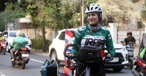 Mampir Di Jakarta   Sebarkan Pesan Perdamaian Pesepeda Perempuan Iran Jelajahi Asia Seorang Diri