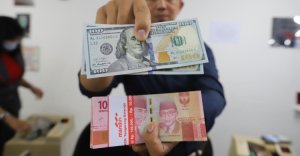 Masih Lemes  Rupiah Dibuka Di Posisi Rp 17 990