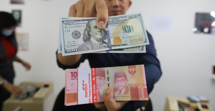 Masih Lemes  Rupiah Dibuka Di Posisi Rp 17 990