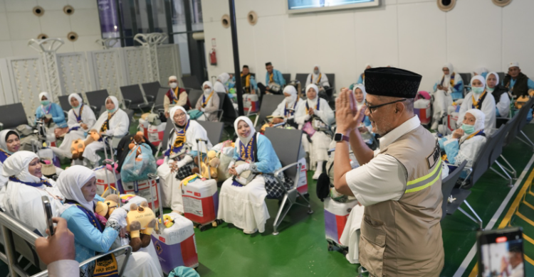 Menhaj Antar Kepulangan Perdana Jemaah Haji Indonesia