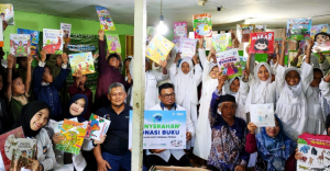 Potret Senyum Anak Anak Pedalaman Mendapat Ribuan Buku Baru dari PNM