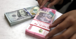 Rupiah Dibuka Melemah Ke Level Rp 17 958 Per Dolar AS