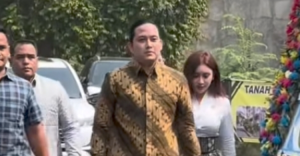 Sespri Prabowo Temui Jokowi Di Solo  Serahkan Undangan Pernikahan