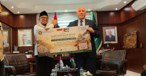 Solidaritas Palestina  Wamenhaj Serahkan Dam Haji