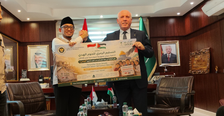 Solidaritas Palestina  Wamenhaj Serahkan Dam Haji