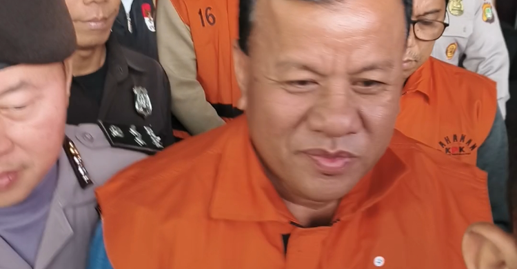 Ditahan KPK  Bupati Kuansing Suhardiman Amby Tersangka Kasus Suap Jabatan
