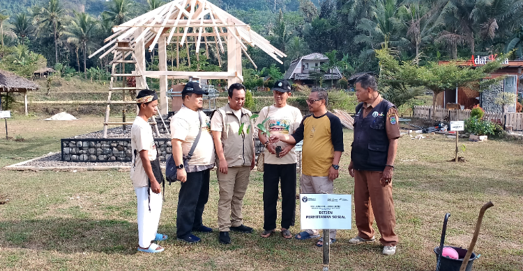 Pamali Jaga Leuweung Gede  Benteng Alam Kampung Adat Kuta