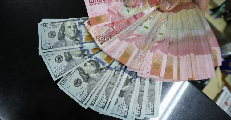 Rupiah Loyo Ke Rp 18 069  Tertekan Sentimen Domestik