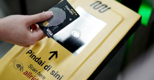 Tak Perlu Beli Tiket  Bayar MRT Kini Bisa Pakai Kartu Kredit Mandiri
