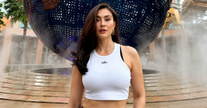 Agnez Mo  Dapat Kado Tiga Kerambit