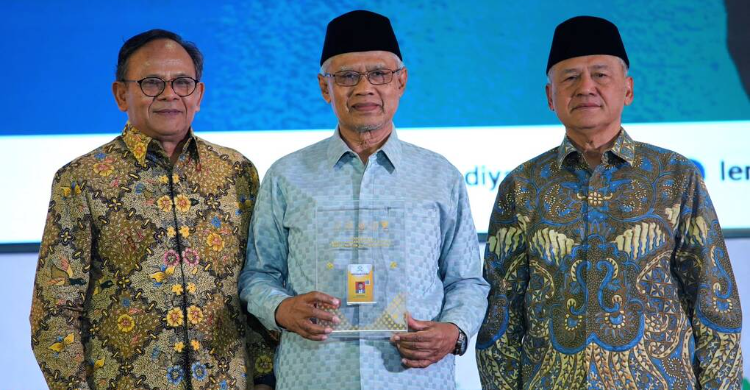 Haedar Nashir Terima Kartu Wartawan Utama  Rupanya Jadi Jurnalis Sejak 1984