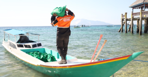Tembus Laut 4 Jam  BAZNAS Salurkan Bantuan Penyintas Gempa Di Pulau Palue