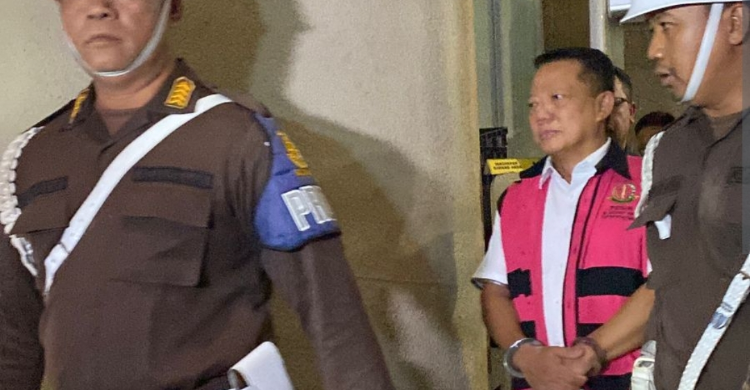Hampir 10 Jam  Febrie Adriansyah Rampung Diperiksa Kejagung