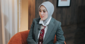Syahrini  Belajar Jadi Istri Mandiri